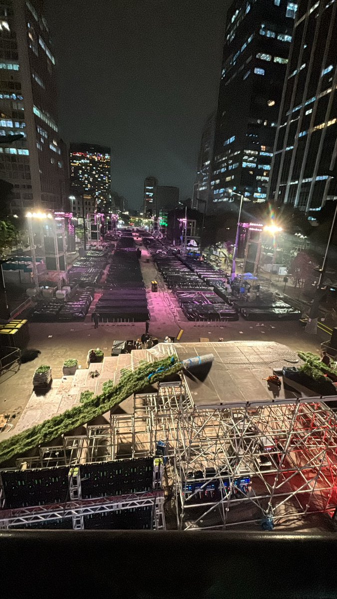 jaonapraia's tweet photo. GENTE O PALCO VAI SER UM JARDIM https://t.co/L9id5wNYQB