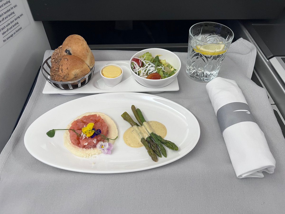 AmatiAuctions's tweet photo. BA check-in took years off my life. Everything after? Faultless. Now hunting a local barber before valuation day. Hello Philly!
#HelloPhilly #ValuationDay #Amati #BritishAirways https://t.co/CaEmHflSYG