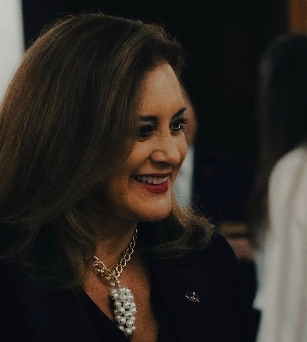VictoriaGe01's tweet photo. A smile can open doors that words cannot. Always a pleasure to connect with familiar faces and new ones. Hope everyone is having a fantastic week! 😊 #PositiveVibes #Community https://t.co/nQdy6EPK9k