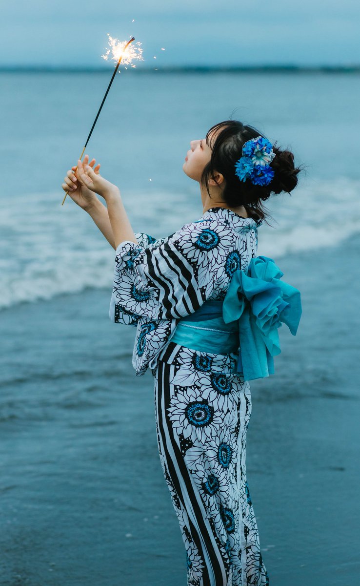 SpringFall1107's tweet photo. 渚の花火
#Portraitphotography https://t.co/Y5Oo4BpAnM