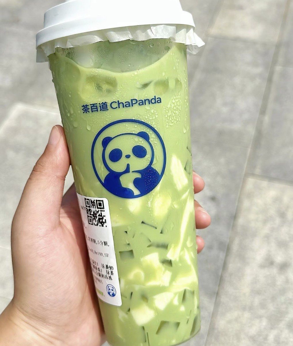 kshpan3614's tweet photo. 刚帮身边的朋友顺路带了一杯热芋泥奶绿，看她接过时眼睛弯成小月牙，感觉今天的小确幸又多了一层～ https://t.co/xFg6akNm0S