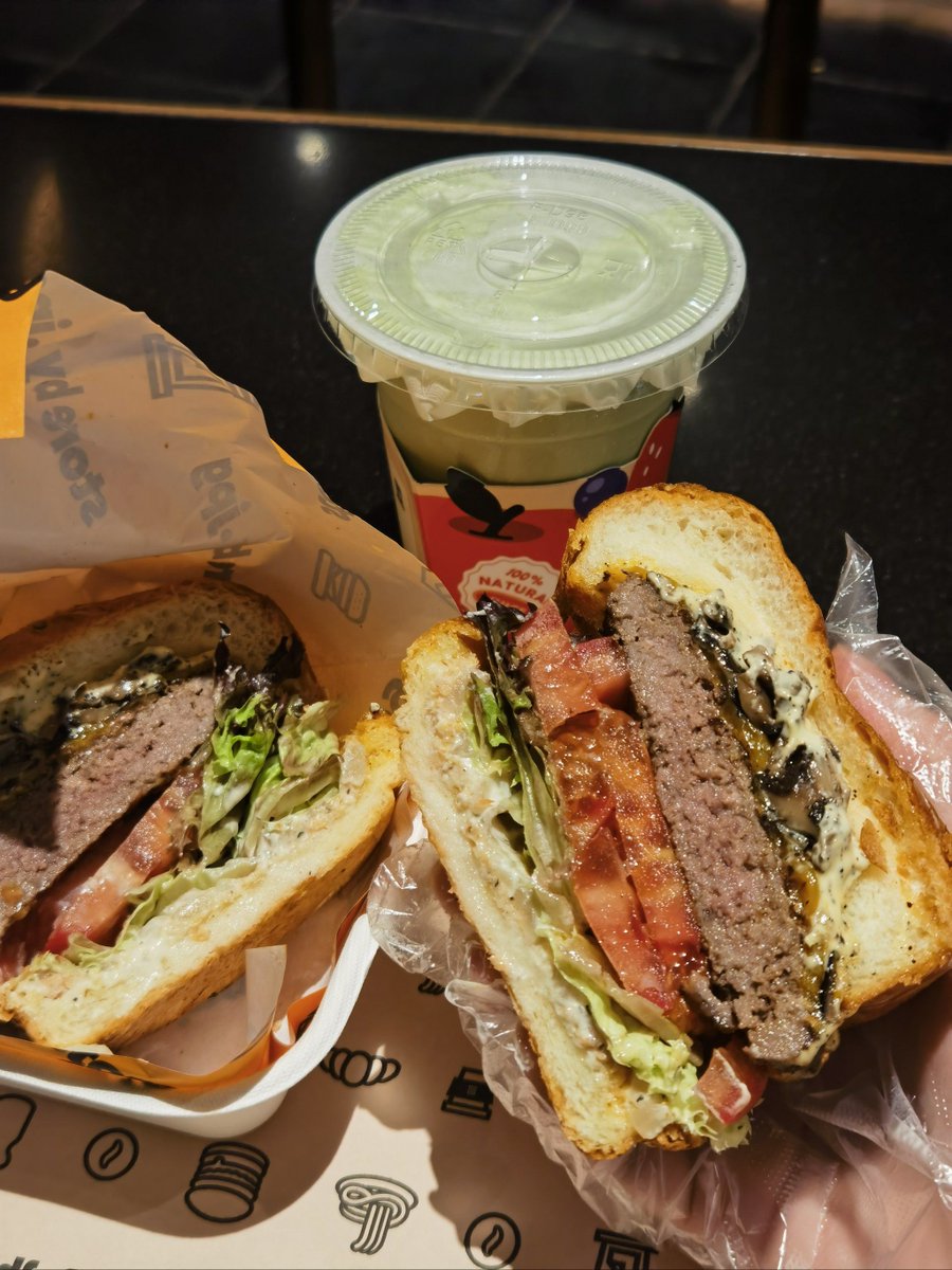 0smu0's tweet photo. Just stole the last fries from my boyfriend’s plate—he sighed, then pushed half his burger over. Love this small, sticky chaos , https://t.co/v5A3q0i8c8