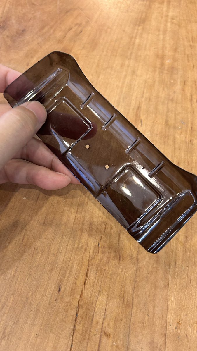 nanraji's tweet photo. 朝からプラ染め太郎、
30秒で驚きの黒さに(個人の感想です)
初めてポリカ染めましたが成功してよかった( ˊ̱˂˃ˋ�� ) https://t.co/mwGyxbDSNg