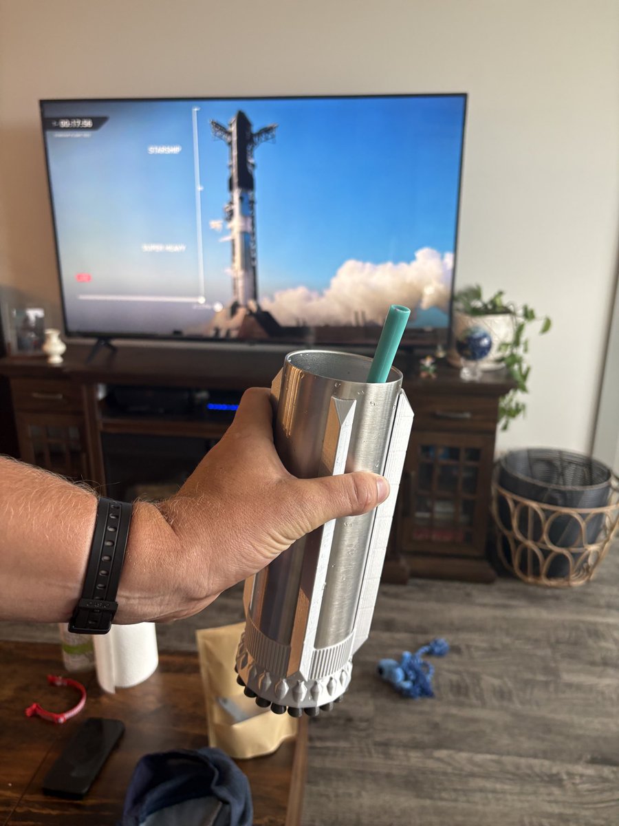 RobAstroBrew's tweet photo. @KenKirtland17 @SpaceX @SpcPlcyOnline Smoothie in mine https://t.co/Hn3rkCURn8
