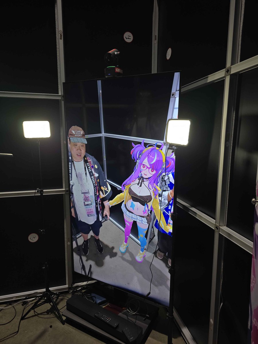 benkatzmedia's tweet photo. the power of technology and anime woman https://t.co/AkGEFZjyqW