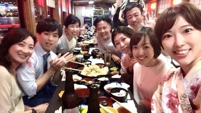 deechsato's tweet photo. 第5630972回目の貸切屋形船の交流会が無事終了。AIが旺盛の時代に誰と一緒にいたいか、誰と仕事をしたいかはとても大切な判断基準です。また、素敵な人の周りには素敵な人が多く、そうした付き合いを拡張するほど自分自身の幸福度や自己効力感も増していくと感じます。大切な人や友人というのは、会った回数ではなく離れている時でも繋がっているかのように感じられる人なのかもしれないですね。念願の初対面出来た方も複数いて、今後も素敵な関係になりそうです。また来年もぜひ！！