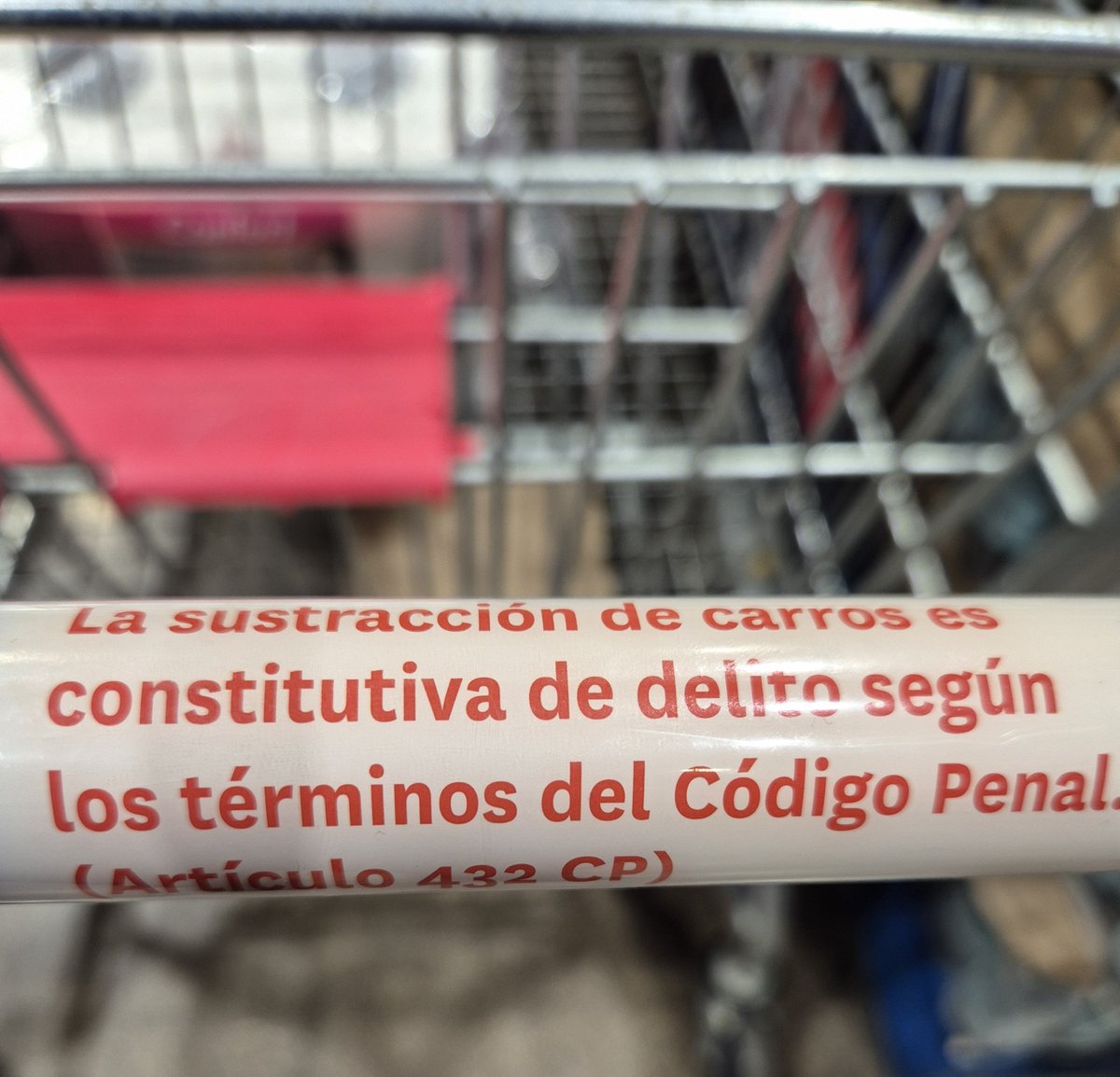 Cheikal's tweet photo. Ejemplo de  cosas inútiles https://t.co/JsUQCo6KeI