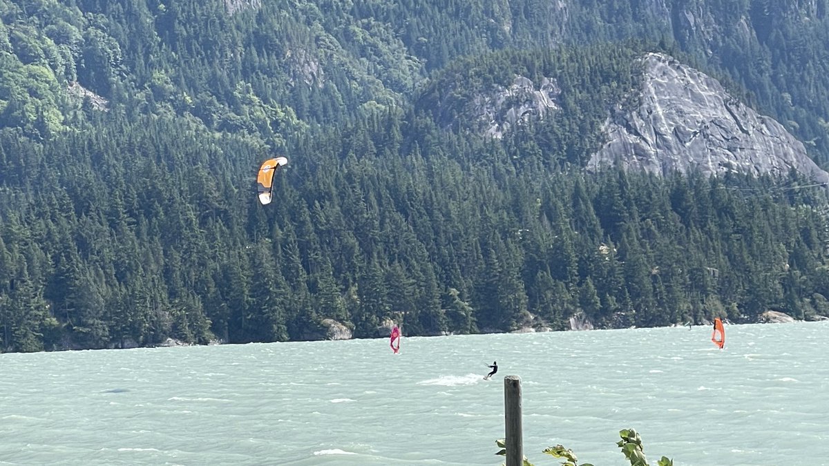 EDIBLSPACESHIPS's tweet photo. #WindSurfing #Squamish #BC #BigWind #HoweSound https://t.co/aO9RhQKKfv
