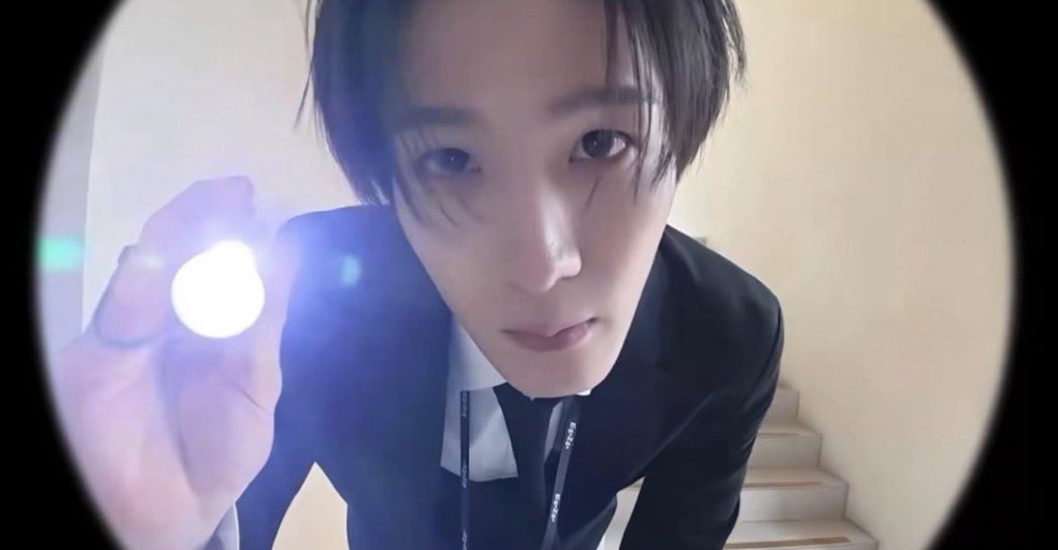 waspchae's tweet photo. wyd if he shows up at your gynecologist appointment https://t.co/p7UfV2RyEK