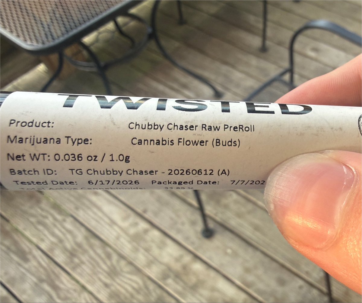 ronanmeoww's tweet photo. smoking on that chubby chaser https://t.co/1ZSjReg9eV