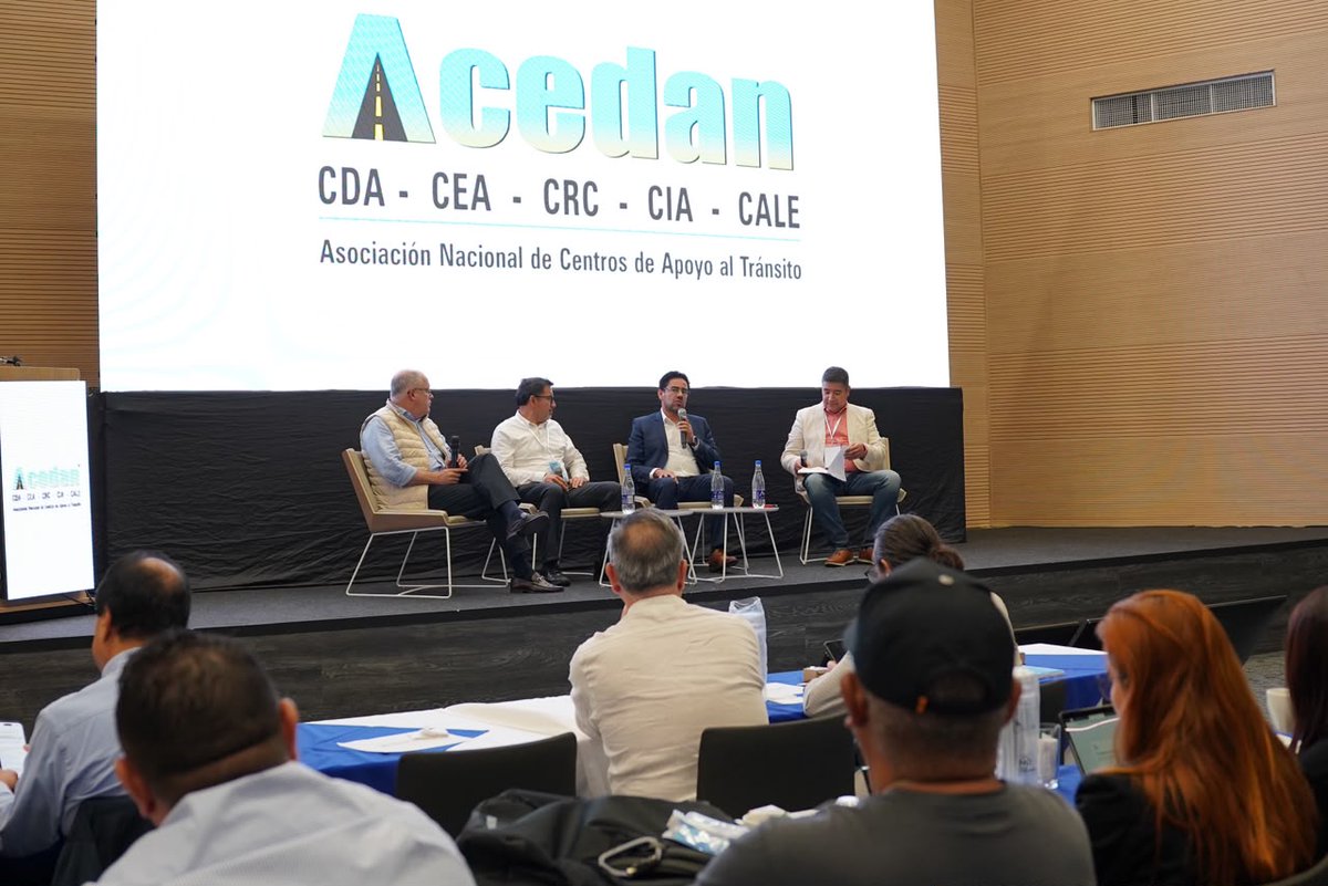 ACEDANColombia's tweet photo. El panel abordó el futuro del sector frente a los vehículos eléctricos, la tecnología OBD y las nuevas tecnologías.

La transformación del parque automotor ya está aquí. El reto es lograr que la inspección, la formación técnica y la regulación evolucionen al mismo ritmo. 🚘 https://t.co/d18C7hsn4p