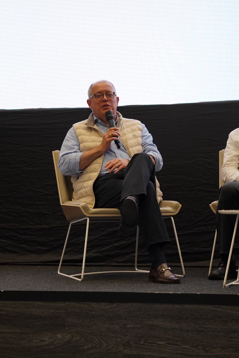 ACEDANColombia's tweet photo. El panel abordó el futuro del sector frente a los vehículos eléctricos, la tecnología OBD y las nuevas tecnologías.

La transformación del parque automotor ya está aquí. El reto es lograr que la inspección, la formación técnica y la regulación evolucionen al mismo ritmo. 🚘 https://t.co/d18C7hsn4p