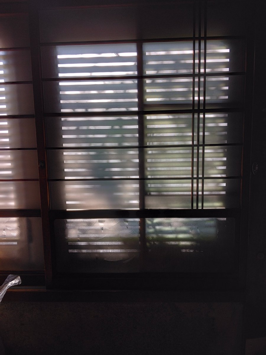 honeq's tweet photo. 窓・光・影 https://t.co/j8lO7PU5sU