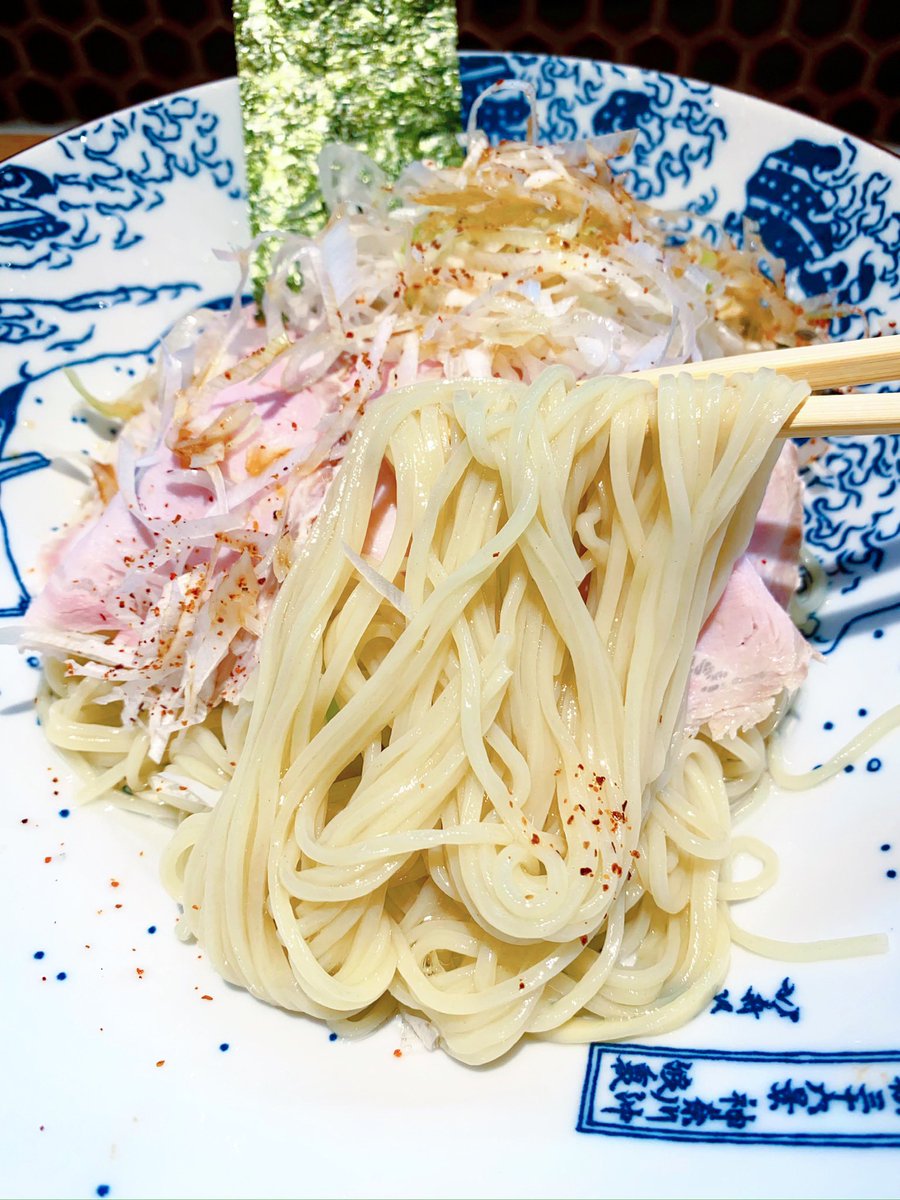 Limited_HUNTER's tweet photo. 麵屋BISQ@茅ヶ崎

【限定】
冷やしネギそば🍜

暑い日に嬉しい一杯🥺✨

冷水で締められたしなやかな自家製麺に香味油と塩ダレが絡み、シャキシャキのネギの食感と風味が爽やかでめっちゃ美味い🤤💯

ネギ塩ダレがブラッシュアッ���されてた🥹🥹🥹 https://t.co/fFRcLntIiZ