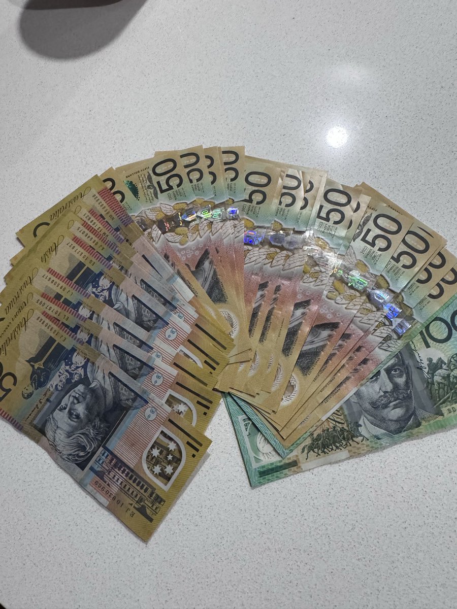 bkhawks70's tweet photo. A fruitful night at the Bowlo…. #TinArse #Cash https://t.co/zRIyElDCpm
