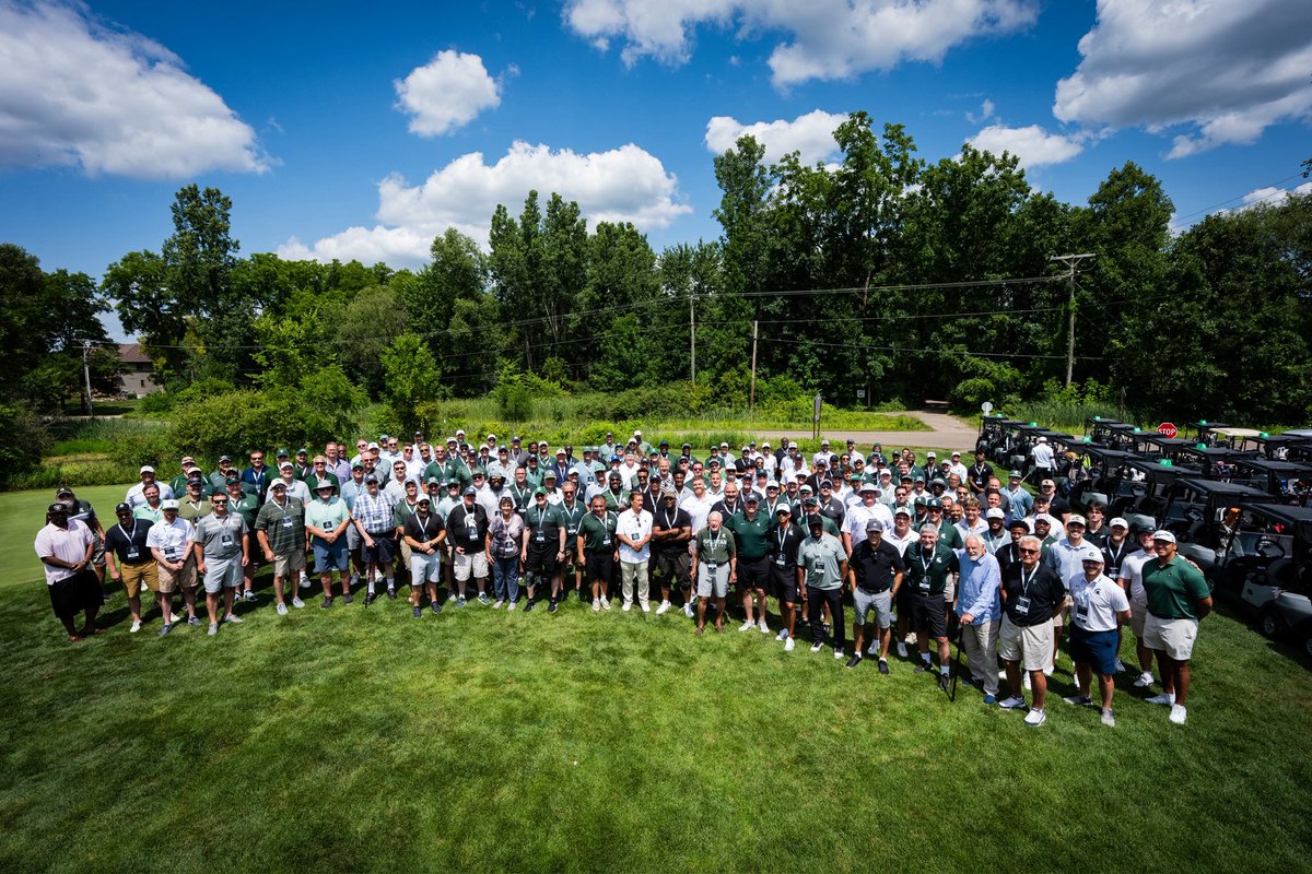 coachfitz51's tweet photo. This is what it’s all about! Awesome start to Spartan Dawg Con! 

We’re honored to be around generations of Spartan Dawgs and celebrate the players, coaches, and staff who have shaped this program—from the 1950s to today. Go Green! https://t.co/jnrHNuxTHw