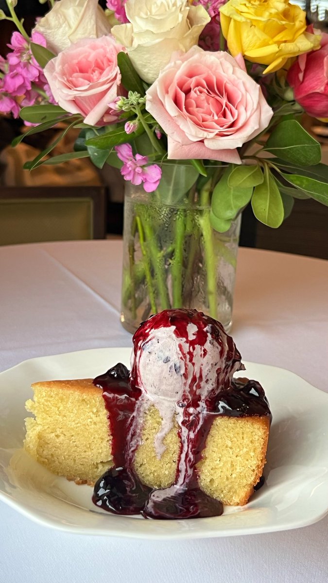 jayacancook's tweet photo. quick taste tester before service. 

lavender olive oil cake, Lewis Farms blueberry ice cream, orange blueberry compote https://t.co/oVfnc8pB69