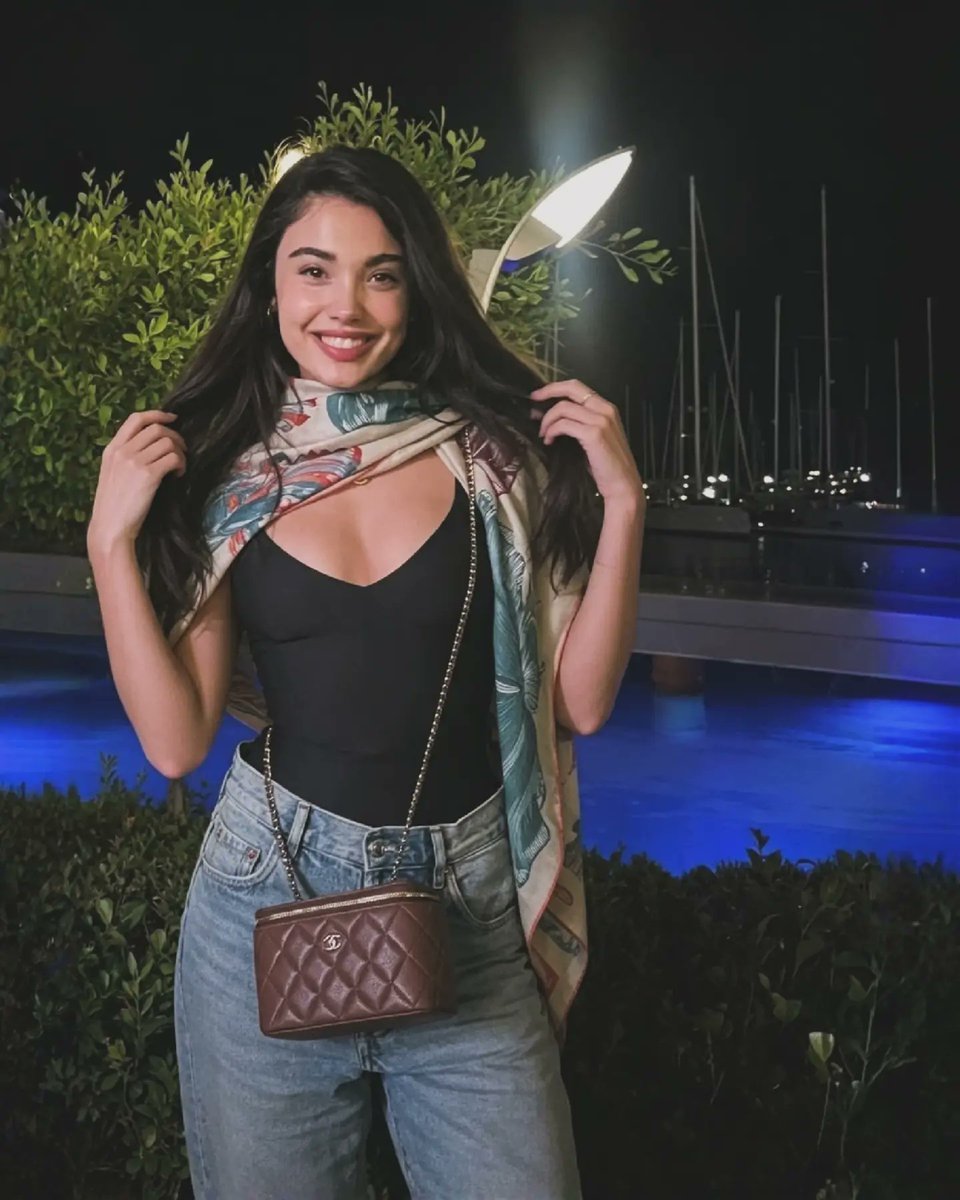 lizge_lover's tweet photo. La soltería le sienta tan bien🫦🔥 
Como siempre bellísima 😍🥰
#LizgeCömert https://t.co/Wm41W2sg0N