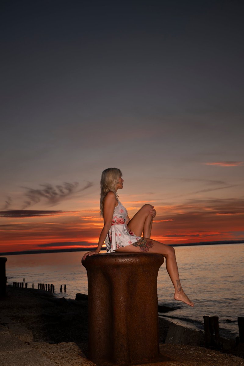 TeaGothgoddess's tweet photo. You know what I did recently? A beach shoot at sunrise. You know what I'm doing in a few weeks? A beach shoot at sunrise 😂
Who wants to fund some new items to wear? I want a big flowing dress to go in the water 💅 https://t.co/6OuQ02NFd4