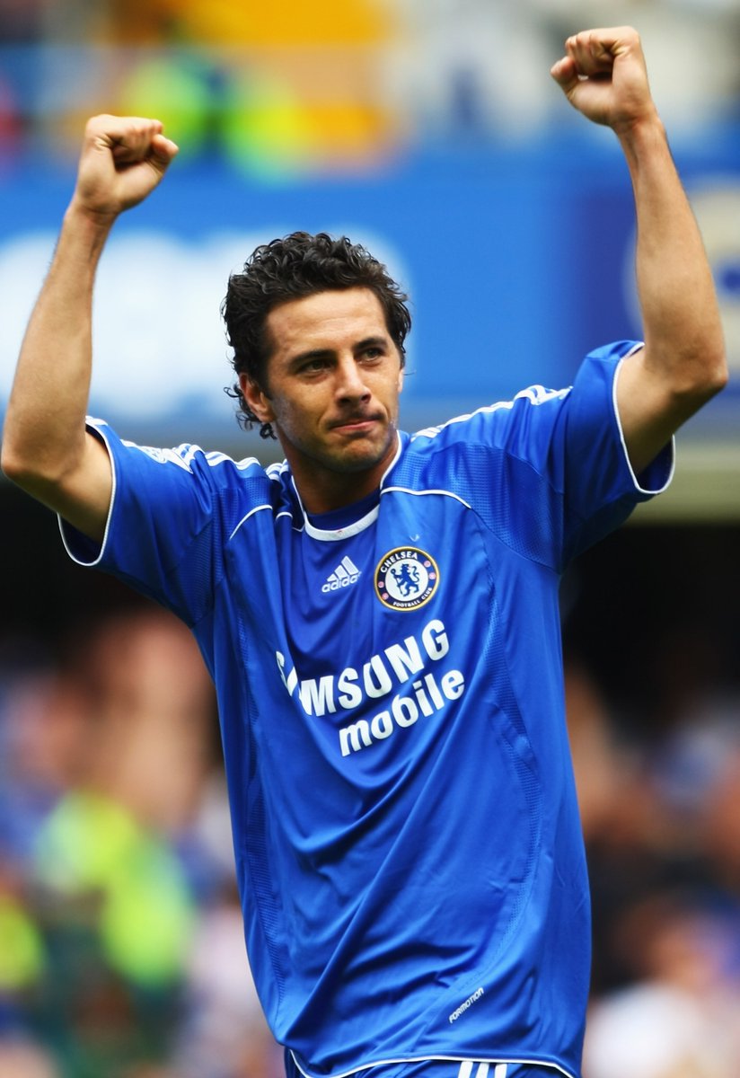 ChelseaFC_Sp's tweet photo. ¡Un día como hoy, hace 19 años, Claudio Pizarro llegaba al Chelsea! 🇵🇪💙

@pizarrinha ⭐️ https://t.co/3s9cU1U0GO