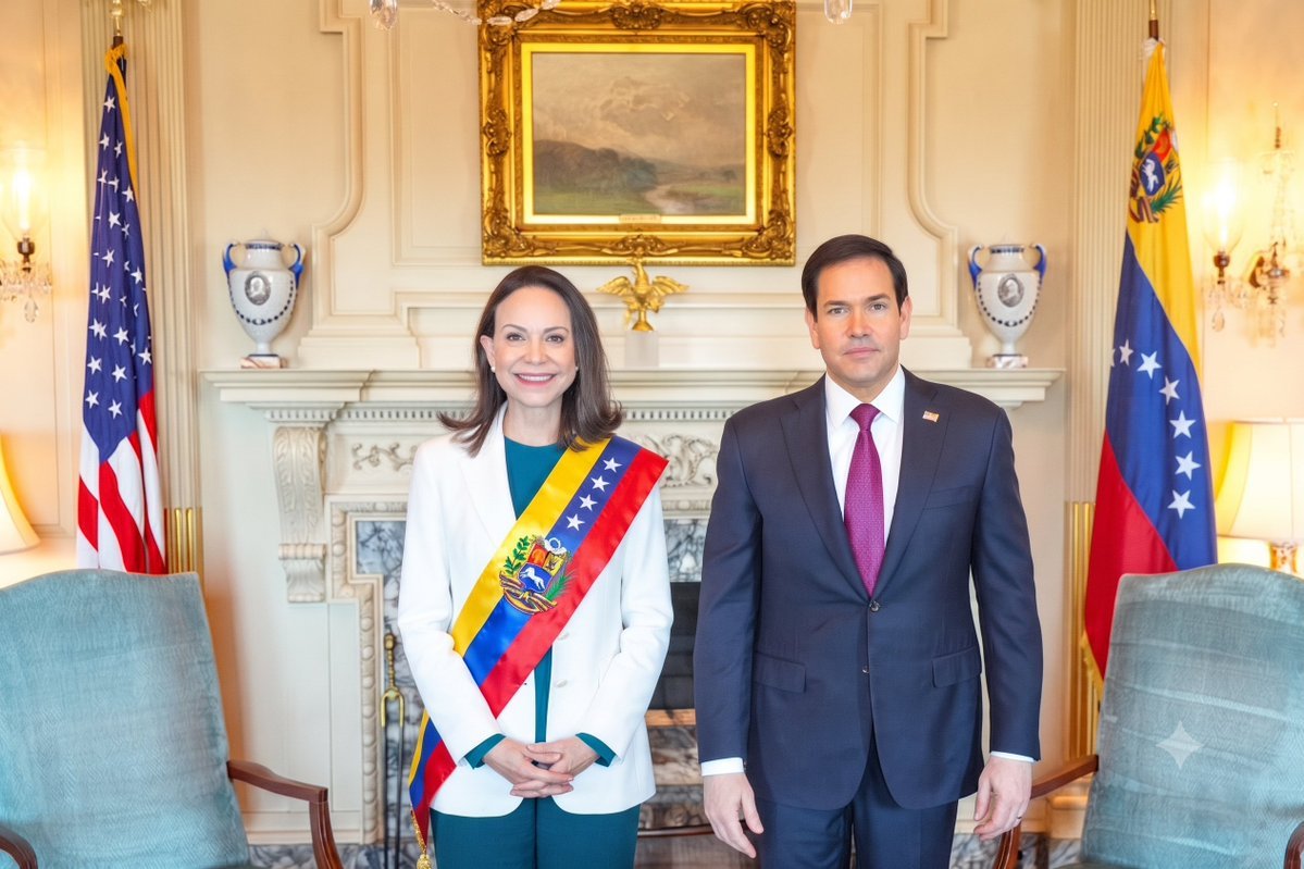 VictorNavaVEN's tweet photo. Una imagen que adelanta el futuro: la presidente María Corina Machado en la Casa Blanca con el respaldo de aliados clave. 

¡El destino de Venezuela lo decide la democracia y la dignidad de su gente!

Palabras de @VelasquezVictor 📸 comparto. https://t.co/qb4Y9objQC