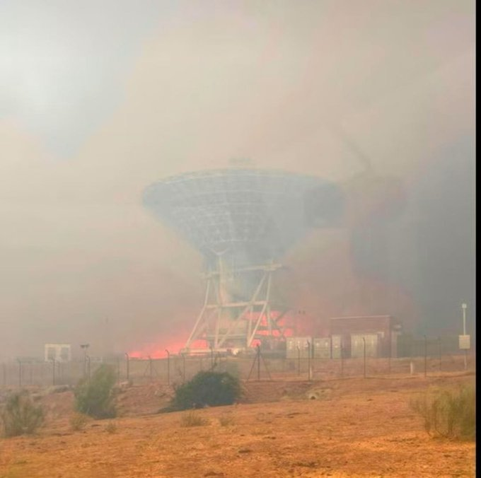 socialismoolib1's tweet photo. 🇪🇸#ESPAÑA #EEUU #U @NASA_ES @SPACEFLIGHTNOW @LARAZON_ES #DELUNESAVIERNES

#Noticias

🔫24/07/2025 🇪🇸ESPAÑA EN LLAMAS

🚨EMERGENCIA NACIONAL ESPAÑOLA

🔥#INCENDIOS FORESTALES

👨‍🚒#INCENDIO #MADRID AMENAZA COMPLEJO ESPACIAL @NASA y #MONASTERIO de #ELESCORIAL    

🦺60.000 EVACUADOS https://t.co/CeH2zMYzlA