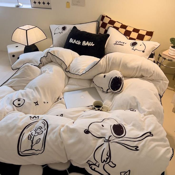 Snoopy0k's tweet photo. Snoopy bed https://t.co/OPW68GNdPE