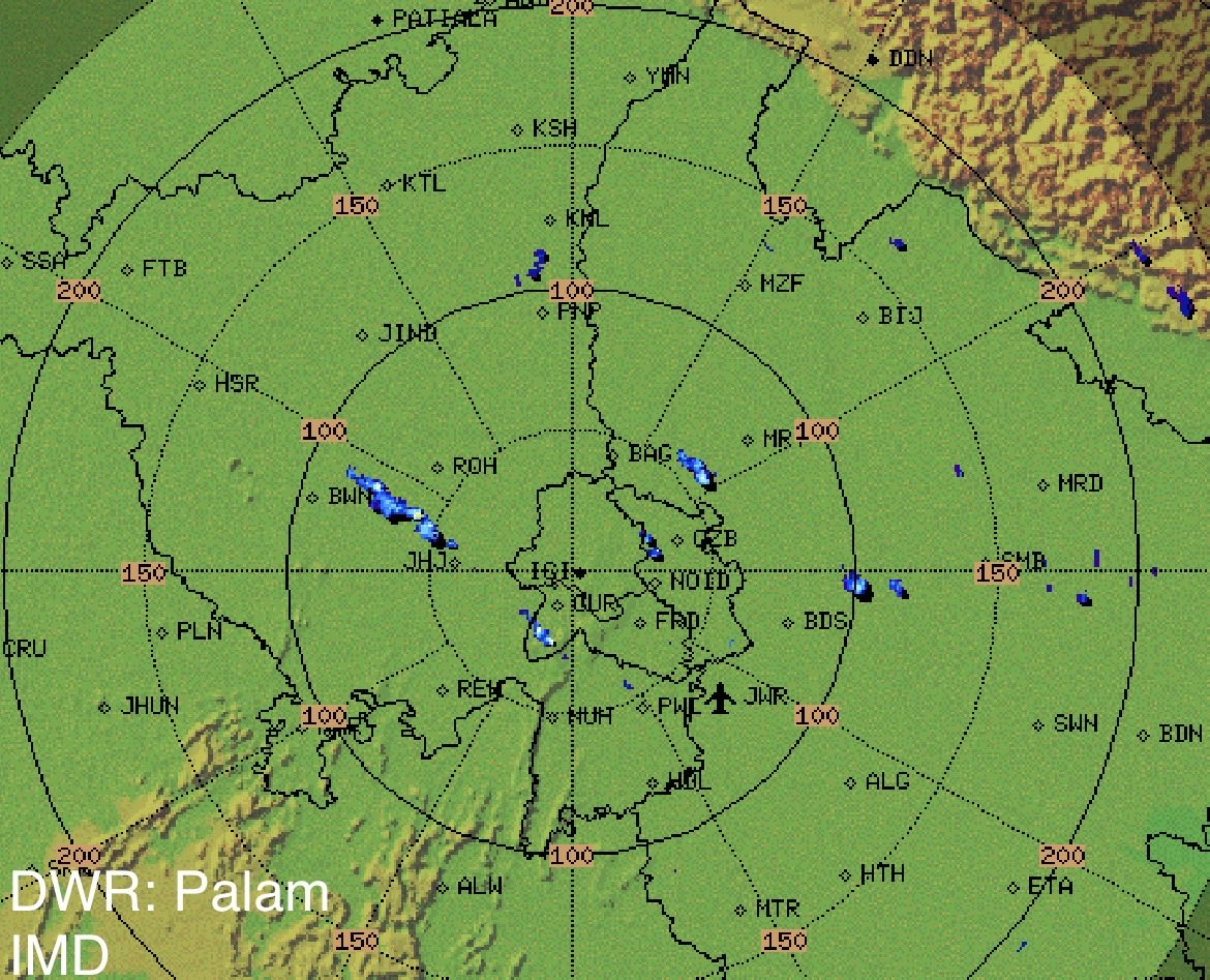 indiametsky's tweet photo. Nowcast-1
There will be on/off spell rounds of moderate to heavy rains in parts of Delhi, Haryana and Punjab with #EastDelhi, #Ghaziabad, #Baghpat, #Gurgaon, #Manesar, Central Delhi getting some passing showers in next 1 hours.

Chances of spells will increase by afternoon but formations will be random and sporadic. 
#DelhiRains