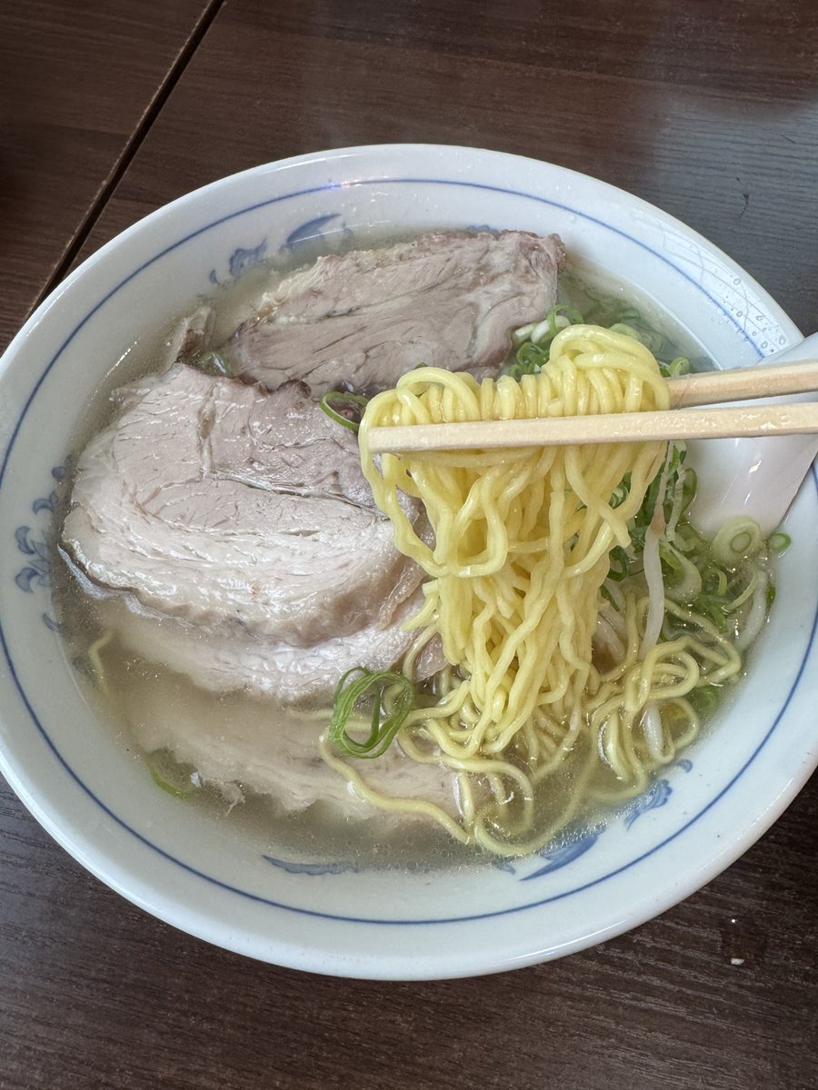 1020moco's tweet photo. いこい らーめん さぎさか店
塩チャーシューめん（裏メニュー）

久しぶりにいこいさん
チャーシューは裏メニューになっちゃったんで店員さんに声かけを😚
チャーシューはプラス550円だけど満足いく厚切り🐷
やっぱこの塩は美味しいです♪

大満足でごちそうさまでした✨ https://t.co/G0wqhYw8DQ