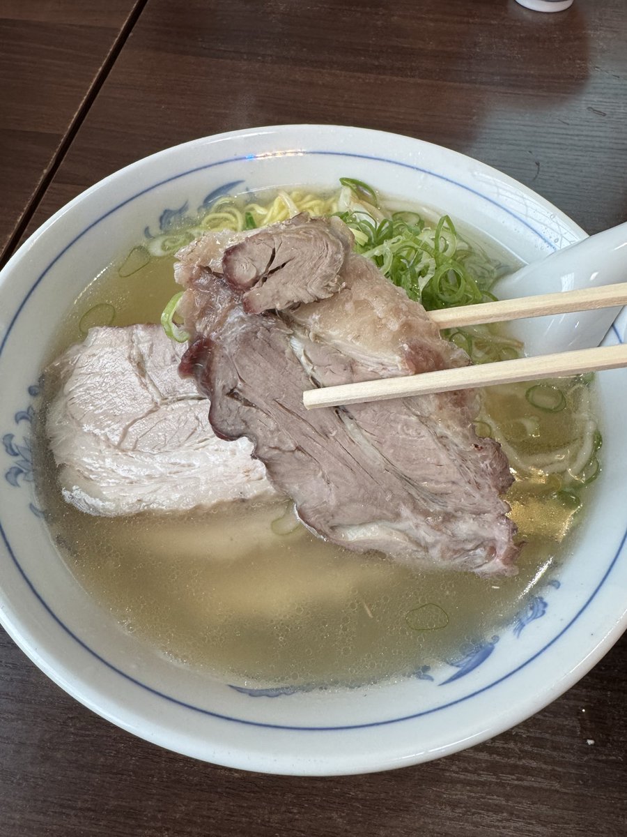 1020moco's tweet photo. いこい らーめん さぎさか店
塩チャーシューめん（裏メニュー）

久しぶりにいこいさん
チャーシューは裏メニューになっちゃったんで店員さんに声かけを😚
チャーシューはプラス550円だけど満足いく厚切り🐷
やっぱこの塩は美味しいです♪

大満足でごちそうさまでした✨ https://t.co/G0wqhYw8DQ