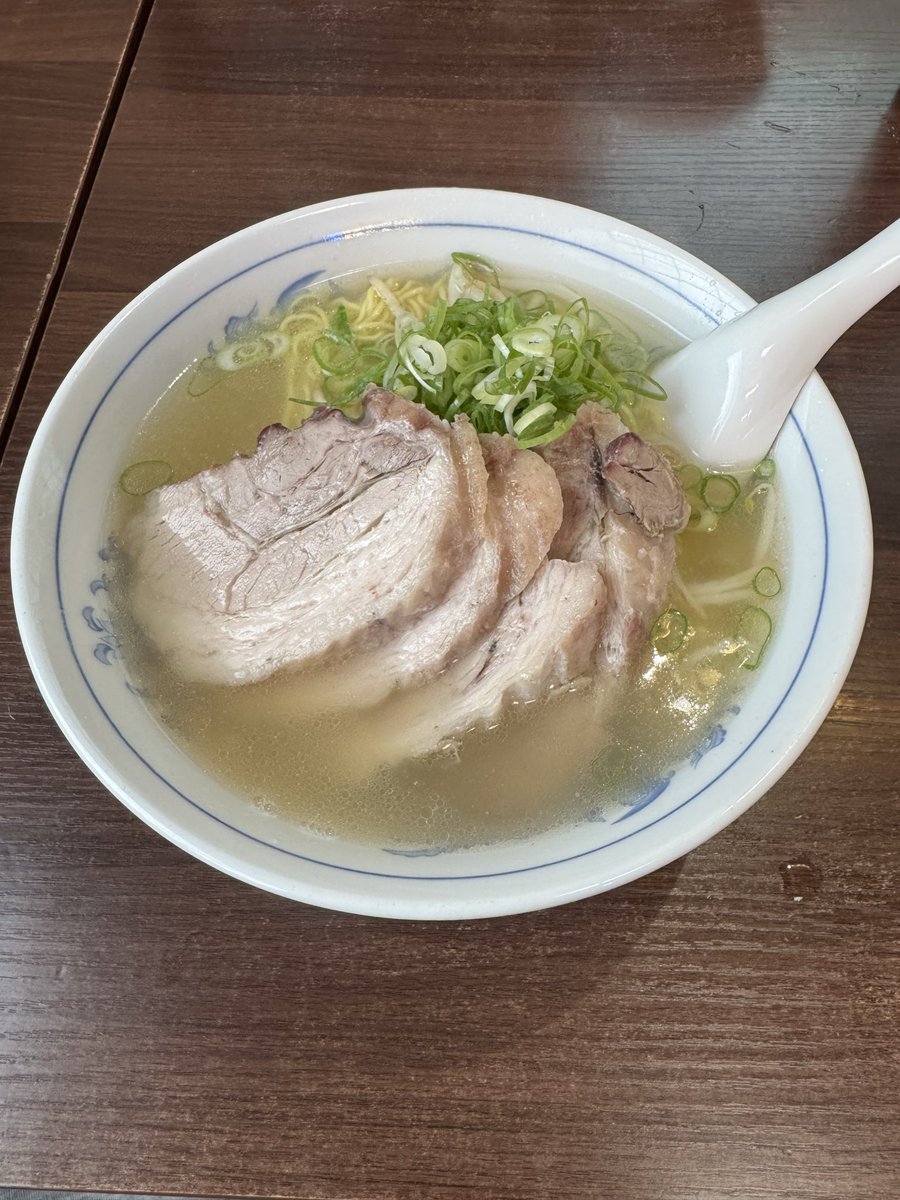 1020moco's tweet photo. いこい らーめん さぎさか店
塩チャーシューめん（裏メニュー）

久しぶりにいこいさん
チャーシューは裏メニューになっちゃったんで店員さんに声かけを😚
チャーシューはプラス550円だけど満足いく厚切り🐷
やっぱこの塩は美味しいです♪

大満足でごちそうさまでした✨ https://t.co/G0wqhYw8DQ