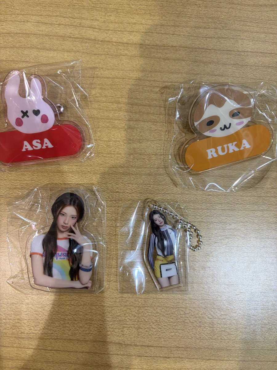 kyx65x's tweet photo. BABYMONSTER ベビモン 
交換 ポップアップ ガチャ 缶バ 

譲：下記の画像

求:パリタ<ローラ

福岡手渡し希望！
現在popup会場にいます！またはライブでの交換
条件合う方お願いします！ https://t.co/B44VYxw6r4