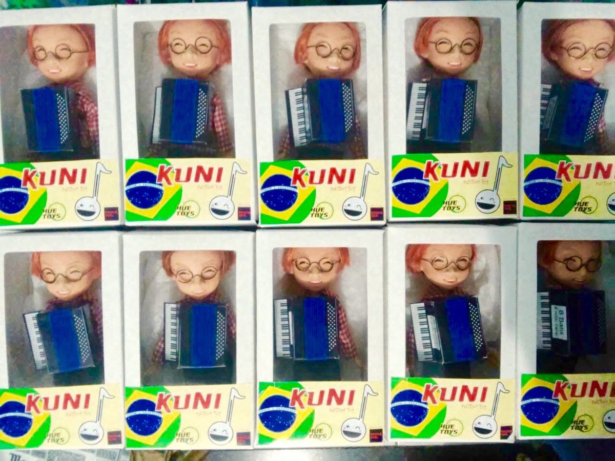 encorewat's tweet photo. ちょうど10年前、ブラジルからマイ人形到着🇧🇷 現地でチャリティー販売、初期出荷50体即売切れ😹 私の人生でサイコーな珍事でした❣️今は干され細々と交流継続中…😂💦

#渡辺邦孝 #KunitakaWatanabe #8Balls #KunitakaDoll #Brazi https://t.co/CJ0JvCS40N