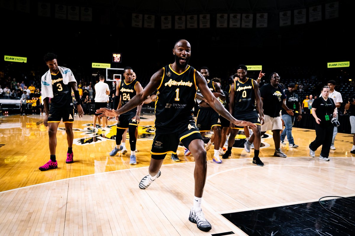 GoShockersMBB's tweet photo. Monday night at our house. See you there.

8 PM. https://t.co/K1eLVQjQvh