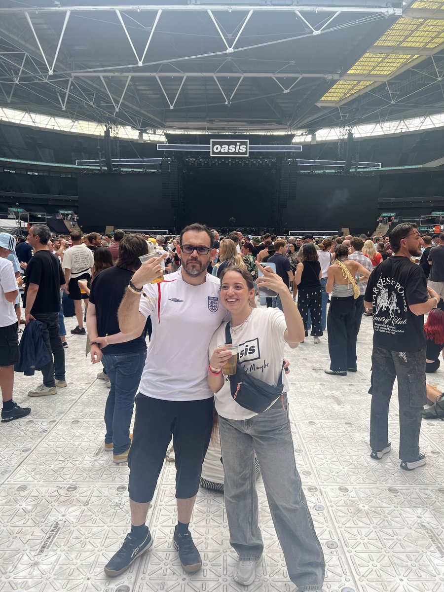 sambshs's tweet photo. One year ago today, my brother and I flew from Mexico to England to witness the first Wembley reunion show. It was one of the greatest days of our lives.
@liamgallagher, thank you for reconciling with Noel. https://t.co/ImyvSsdUYX
