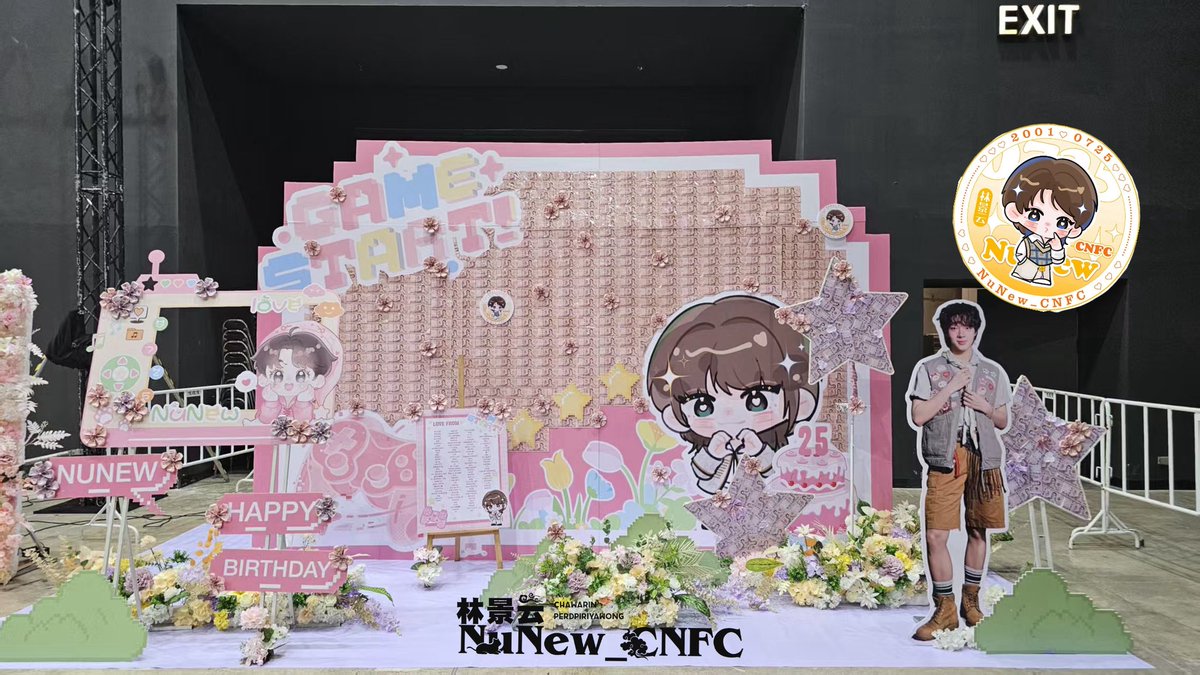 NuNew_CNFC's tweet photo. 🎂𝐇𝐚𝐩𝐩𝐲 𝐛𝐢𝐫𝐭𝐡𝐝𝐚𝐲 𝐭𝐨 𝐍𝐮𝐍𝐞𝐰🎂
              生日应援 | PART⑥
                 🌸花墙应援🌸

祝NuNew25岁生日快乐，前路漫漫星光璀璨，我们始终并肩同行，陪你闯遍世间所有风浪，共赴遥遥万丈荣光。

@CwrNew

NUNEW 25th BDAY
#ยิบห้าขวบนุนิวเดย์
#NuNew #NanaNu https://t.co/yLkgeuqyG1
