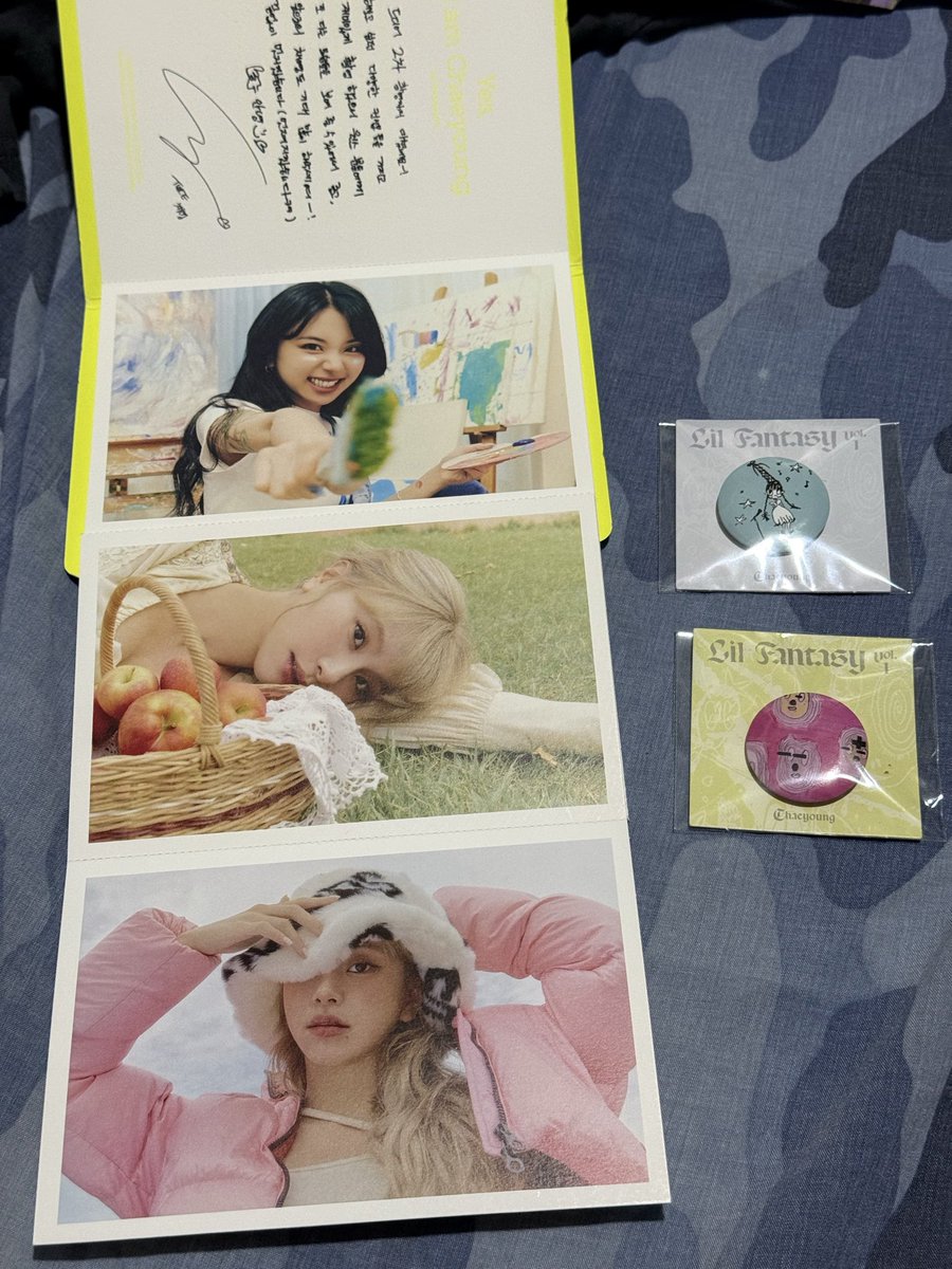 Soobinbae3's tweet photo. WTS LFB 

TWICE Chaeyoung Lil Fantasy Vol. 1 Pins and Yes, I Am Postcard Accordion Set

₱400 set
Can nego if PAYO

Loc: Taguig 
Mop: GCash, Maya, UB or BPI
Mod: Same day (MetroManila) or JNT https://t.co/to9qicamQu