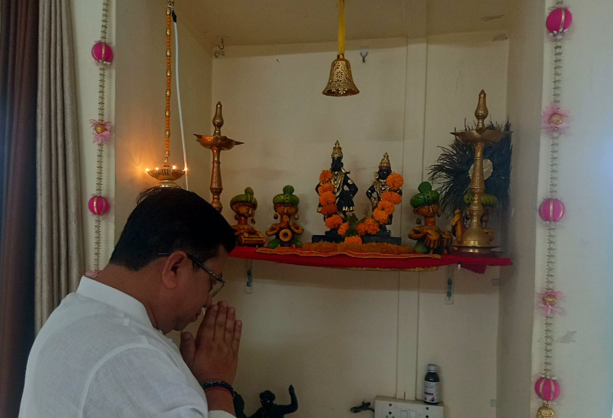aher_udaykumar's tweet photo. आषाढी एकादशीच्या सर्वांना शुभेच्छा💐💐

 पांडुरंगा, सर्वांना सुखात ठेव... माझ्या अजितदादांना परत पाठव 🙏🙏 https://t.co/ukZl5m8IHH