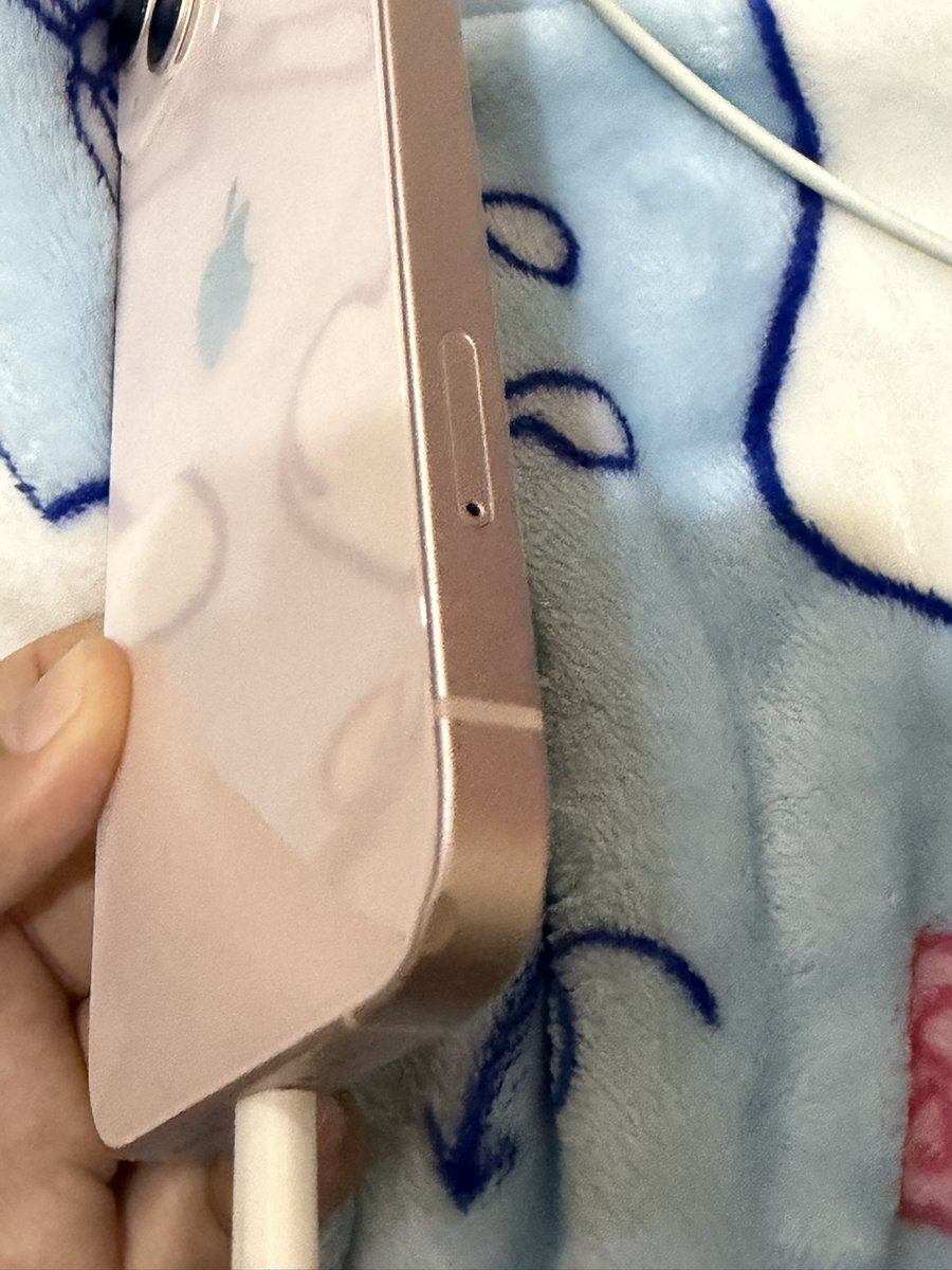 eqiopev's tweet photo. ไอโฟน 13 สีชมพู  128 GB  สุขภาพแบต 72%  7000 บาท ไม่เคยซ่อม จอเดิม ทัชสกีนได้ปกติ ลำโพงเสียงดังปกติ  มีตำหนิ1จุด
นัดรับ:กทม btsสายสีเขียว

#ส่งต่อไอโฟน #ไอโฟนมือสอง #ส่งต่อไอแพด #ไอแพดมือสอง #ส่งต่อipad #ipadมือสอง #ส่งต่อiphone #ส่งต่อไอโฟน13 https://t.co/CiCTYQTM1e