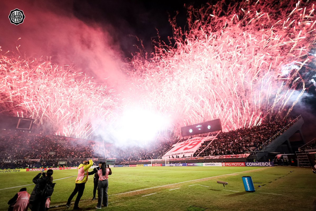 franco_Almirone's tweet photo. 124 años de historia pura no es para cualquiera, este hermoso escudo fue tocado por los dioses del fútbol y llegó a la cúspide del fútbol mundial.

Pero Olimpia es más que eso, es la pasión de multitudes, alegría de este sufrido pueblo Paraguayo

SALUD GLORIOSO EXPRESO DECANO🖤🤍 https://t.co/IfUc0ZysCF