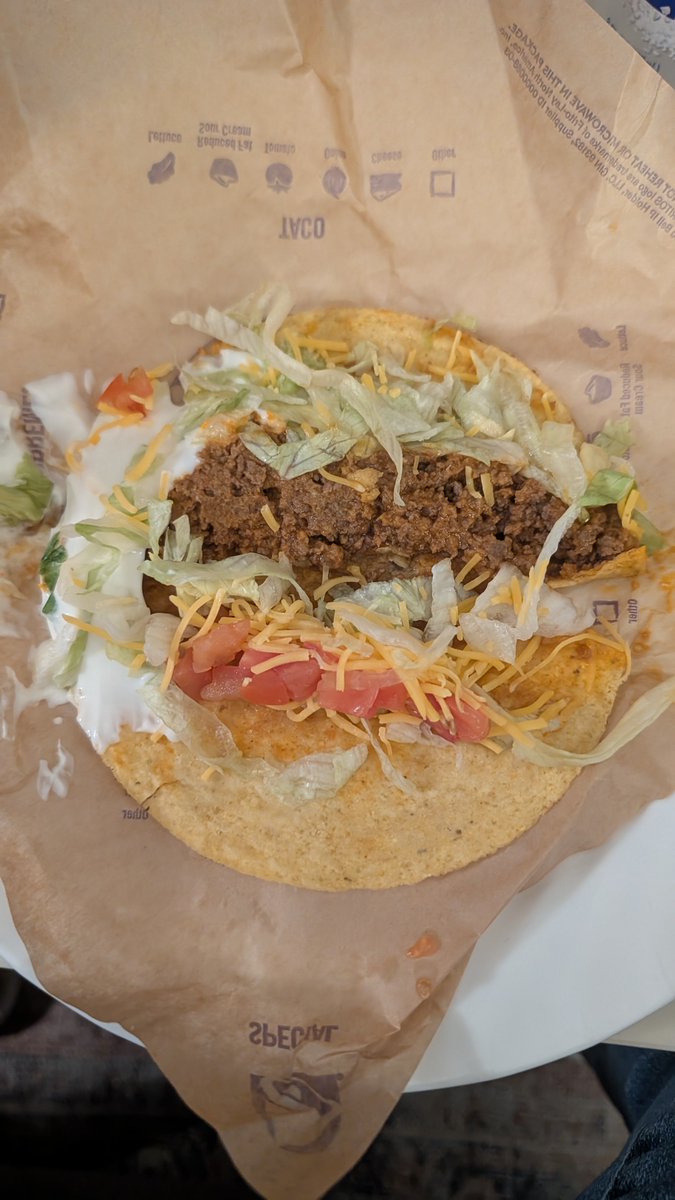 noynoyet's tweet photo. @tacobell Both of my tacos look like this. The sour cream isn't even on the taco. It's as if they do it on purpose. It's not that hard to do it right. https://t.co/OIbkM2tUKW