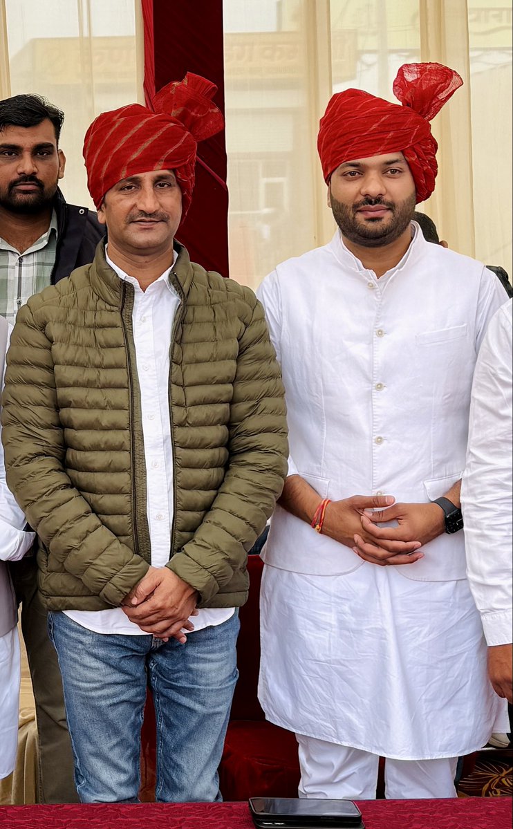 ShivprakashGjr's tweet photo. विराटनगर विधानसभा क्षेत्र से पूर्व विधायक एवं जिला कांग्रेस कमेटी, कोटपूतली-बहरोड़ के अध्यक्ष बड़े भाई श्री इन्द्राज गुर्जर जी को जन्मदिन की हार्दिक बधाई एवं शुभकामनाएँ।

ईश्वर से आपके उत्तम स्वास्थ्य और यशस्वी जीवन की कामना करता हूँ। आप यूं ही प्रदेश और क्षेत्र की सेवा करते रहें। 💐 @IndrajGurjarinc