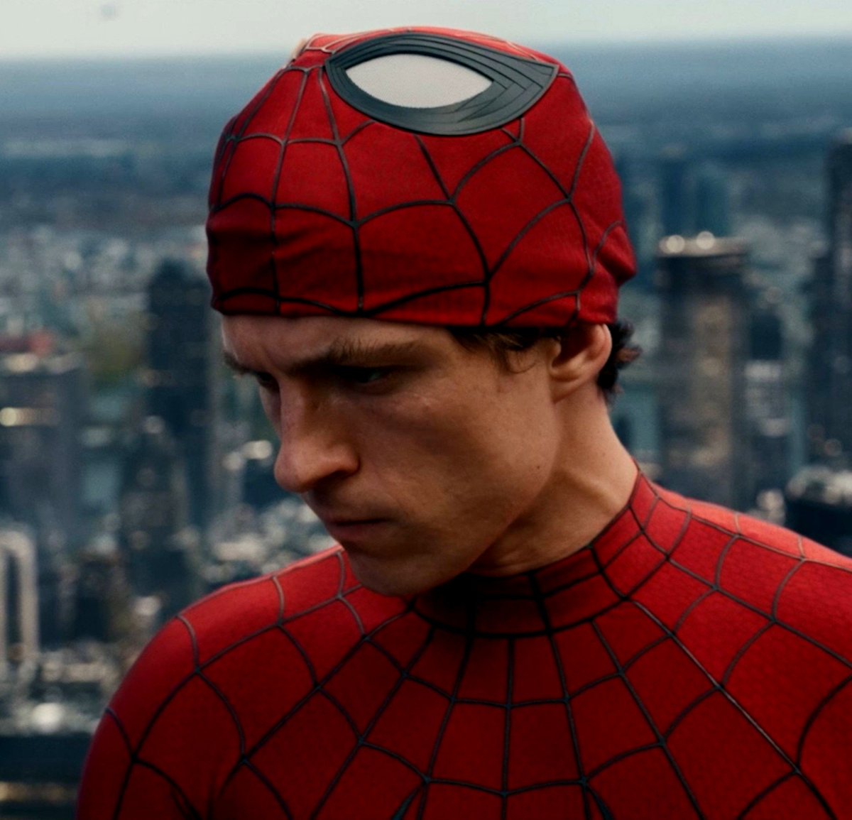 MCUFilmNews's tweet photo. Tom Holland says he's shocked that fans love how miserable Peter Parker looks in ‘SPIDER-MAN: BRAND NEW DAY’

“I was so shocked by people's reactions when they saw the trailer for the first time and were saying: ‘I'm so happy that he's miserably throwing himself off the building’ What's wrong with people?”

(via: @BuzzFeedUK)
