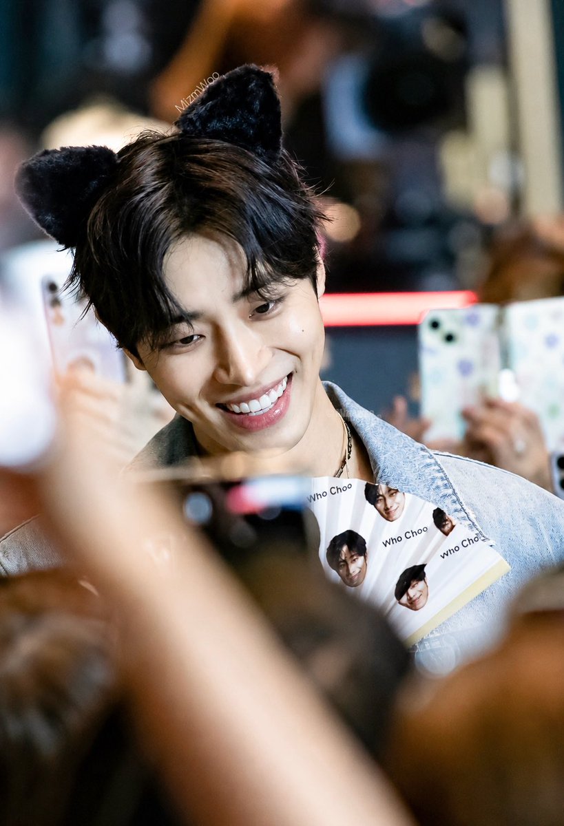 mizmwoo's tweet photo. 𝟐𝟎𝟐𝟔 𝑪𝑯𝑶𝑶 𝒀𝑶𝑼𝑵𝑮 𝑾𝑶𝑶
𝑭𝑨𝑵𝑴𝑬𝑬𝑻𝑰𝑵𝑮 [𝑪𝑯𝑶𝑶-𝒑𝒓𝒊𝒔𝒆!] 𝒊𝒏 𝑱𝑨𝑷𝑨𝑵
𝙻𝙸𝙽𝙴 𝙲𝚄𝙱𝙴 𝚂𝙷𝙸𝙱𝚄𝚈𝙰 20260720

練り歩きしてる時のヨンウは
すごくいい顔してる☺️✨
明日で1週間経つのに余韻が抜けない😂

#チュヨンウ #추영우 #CHOOYOUNGWOO
#후추 #フチュ https://t.co/WHJYWfjX42