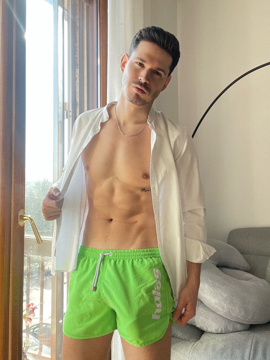 tiqns0's tweet photo. How long would you last if we hit a workout in my bed instead of the gym https://t.co/ApwWvVf3Lp