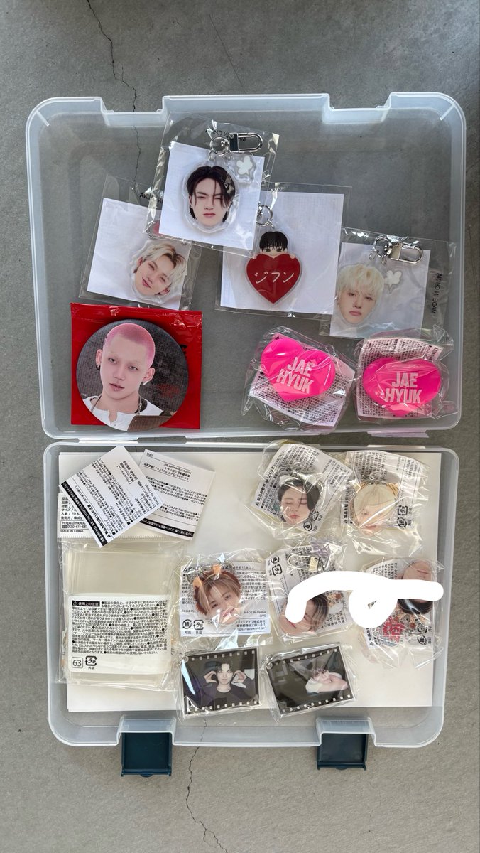 dyg_ach's tweet photo. treasure カプセルトイ 交換

【譲】画像

【求】ドヨン　顔アクキー怒のみ

昼公演のみのため開演前または会場内での手渡し
 #TREASURE交換  #TREASUREトレカ交換 #TREASURE求 #TREASURE https://t.co/JBy7ccCYd2