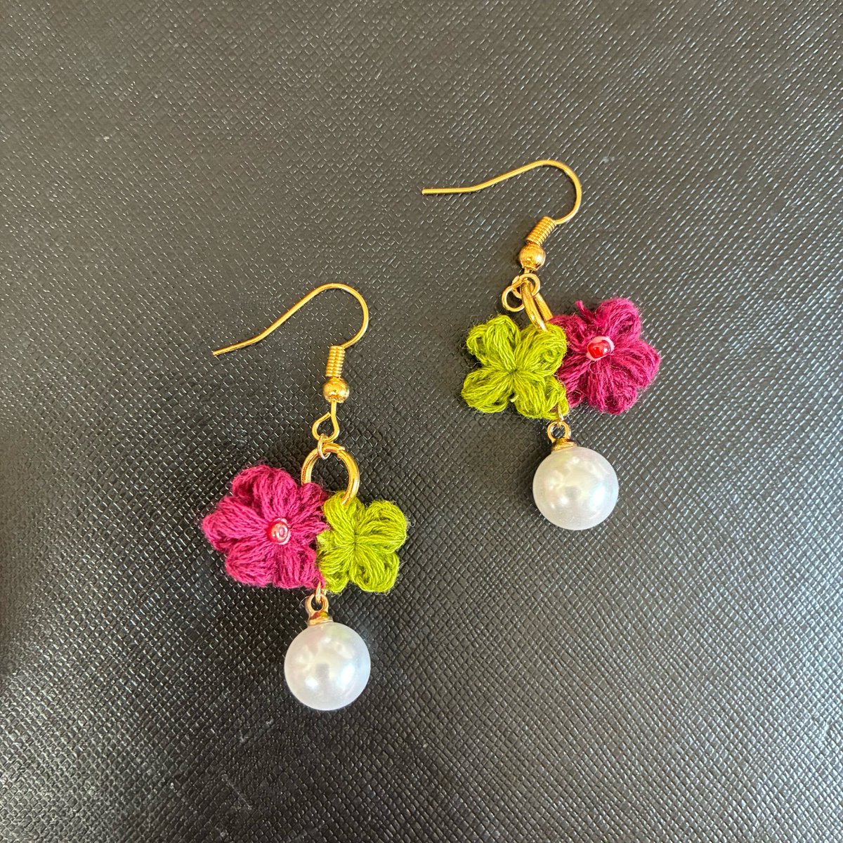 skk_ml_'s tweet photo. ちっちゃいお花のアクセサリー作るのにハマってる🌸 https://t.co/E4u1rUlRQO