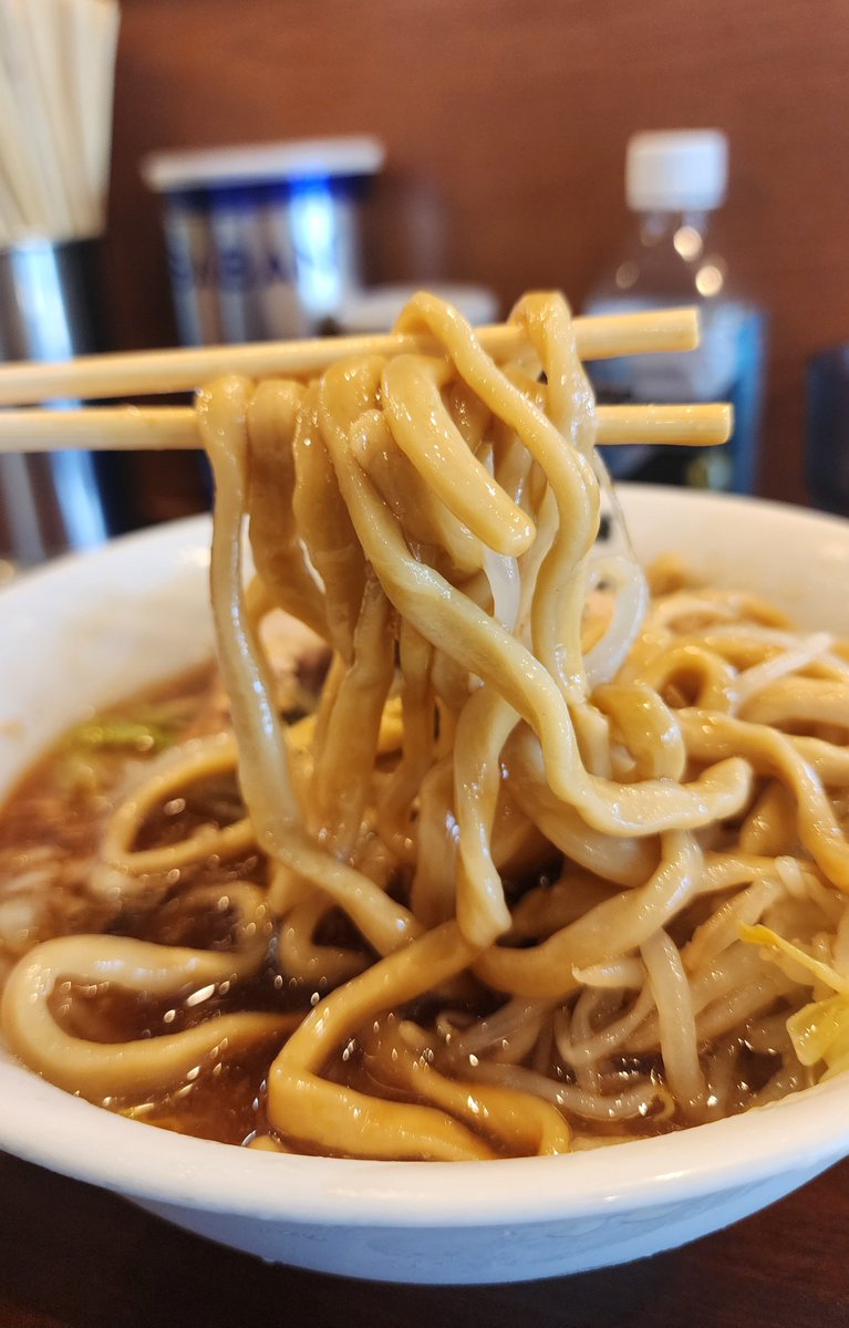takyurensyu's tweet photo. 小金井市貫井北町
自家製麺まる太
限定 冷やしラーメン ¥1300
生卵(ラー油入り) ¥100
ショウガ ¥100
ニンニク https://t.co/CiZEmd8tYy