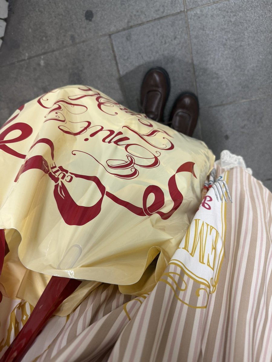 ainoeri's tweet photo. すっっっごく久しぶりにエミキュでお買い物＆お洋服着てる😭♡♡

これこれこれ〜という気持ち🥺︎ https://t.co/Nntje4CcPp