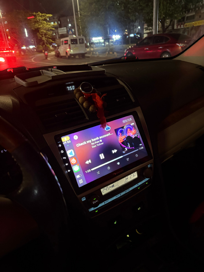 JacquesSon052's tweet photo. Just found a hidden playlist of 90s acoustic tracks—they hit so different, like a warm hug for my ears. Nothing beats that nostalgic sound that makes you drive with the windows down and smile.， https://t.co/oXwQr7iG6Y